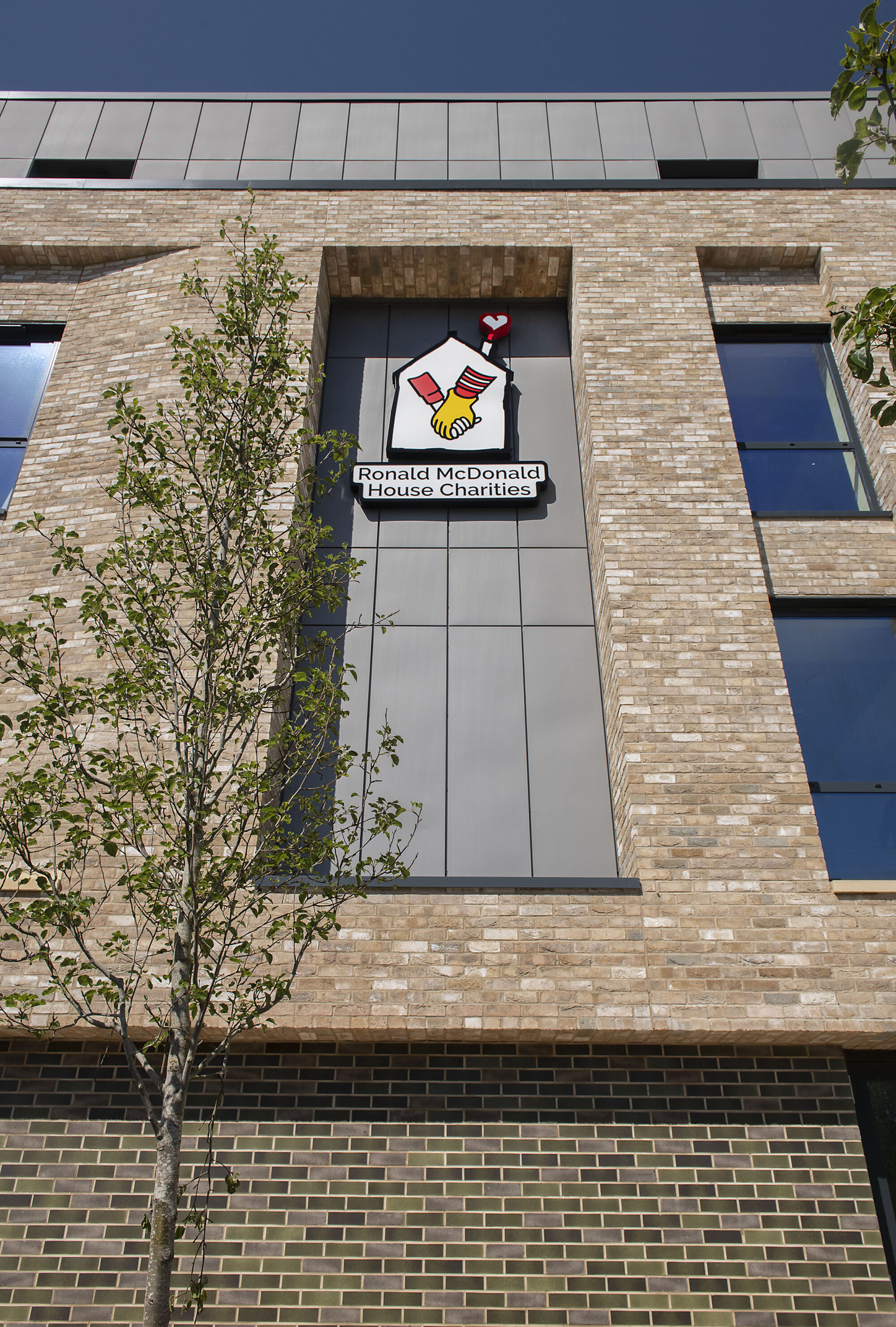 The 4-storey building is broken down into 3 distinct horizontal bands