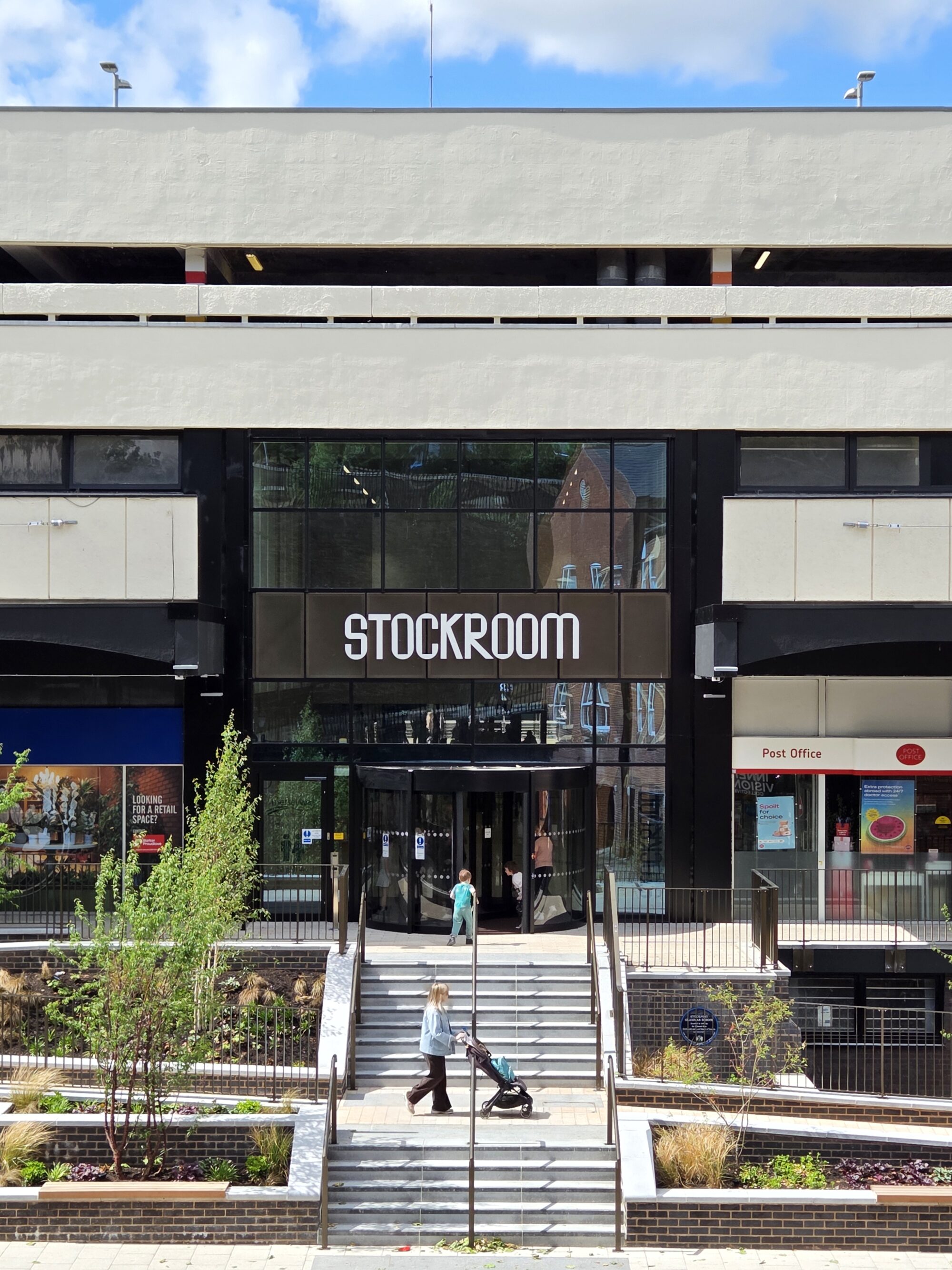 Great Underbank access to the Merseyway with StockRoom above